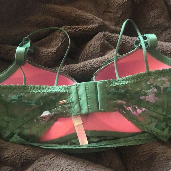 Victoria’s Secret green bra. Small DD - Picture 2 of 3